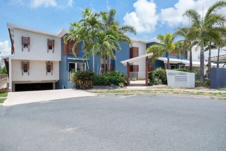House 3 bedrooms, with pool