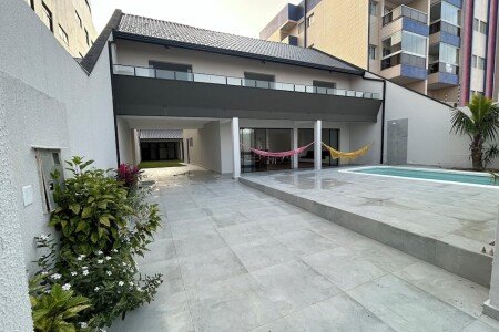 @todoptHouse 5 bedrooms, @todoptwith pool