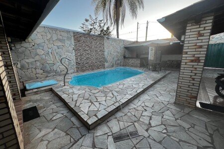 @todoptHouse 2 bedrooms, @todoptwith pool