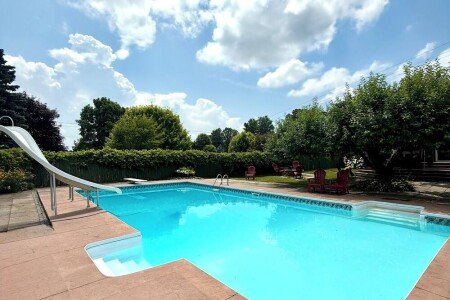 House 6 bedrooms, with pool