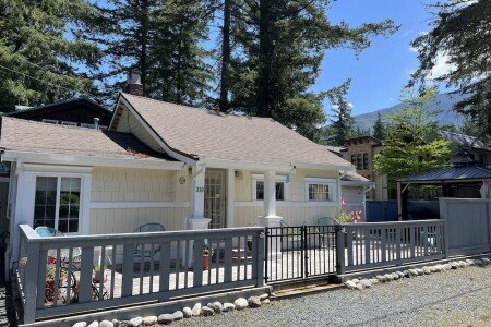 House 3 bedrooms, with fireplace