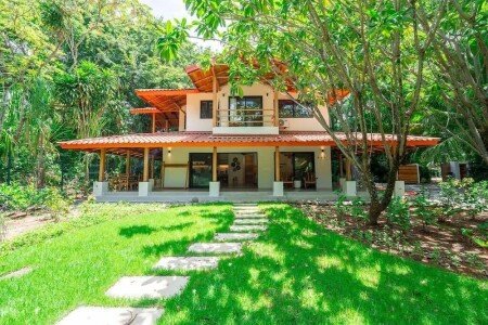 House 5 bedrooms, with pool