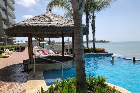 House 3 bedrooms, with pool