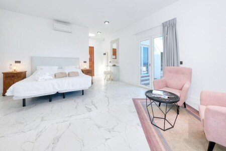 Bed and breakfast 1 bedroom, with pool