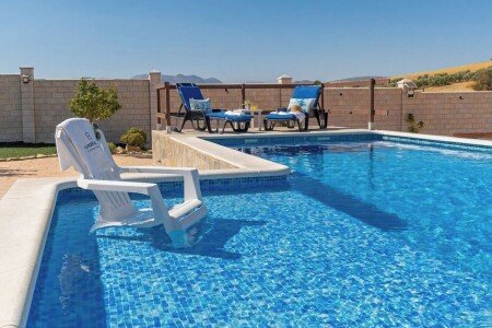 Villa 4 habitaciones, con piscina