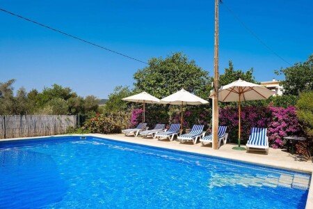 Bed and breakfast 4 bedrooms, with pool