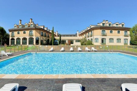 Hotel con piscina