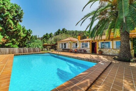 Bed and breakfast 5 bedrooms, with pool