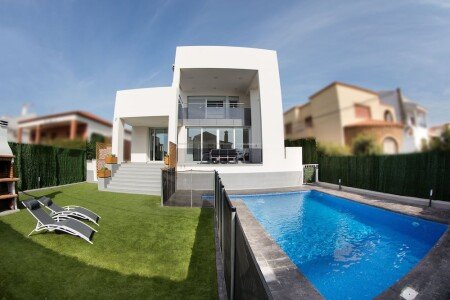 Villa 4 habitaciones, con piscina