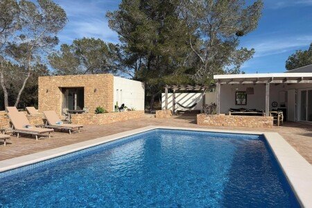 House 4 bedrooms, with pool