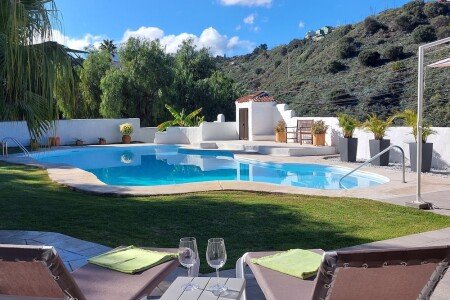 House 2 bedrooms, with pool