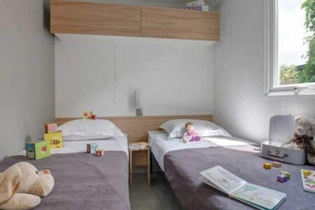 Mobil home tout confort, 2 chambres, avec piscine