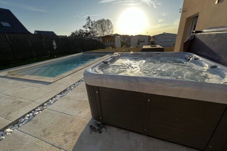 Maison tout confort, 4 chambres, avec jacuzzi
