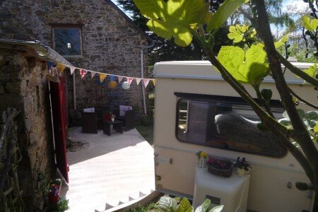 Camping / Mobil Home cozy, 1 chambre, avec jardin
