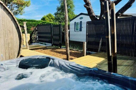 Camping / Mobil Home 3 chambres, avec jacuzzi