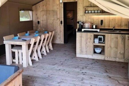 Mobil home authentique, 1 chambre, avec piscine