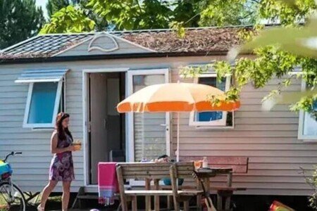 Mobil home dans un cadre idyllique, 2 chambres, avec piscine