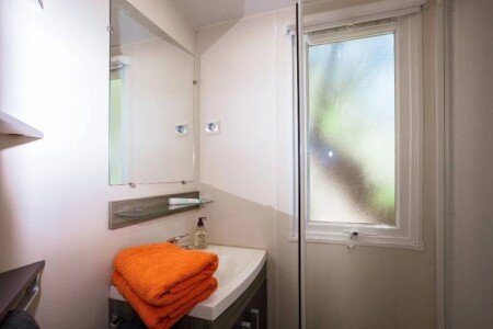 Camping / Mobil Home tout confort, 4 chambres, avec piscine