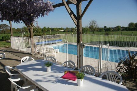 Maison tout confort, 5 chambres, avec piscine