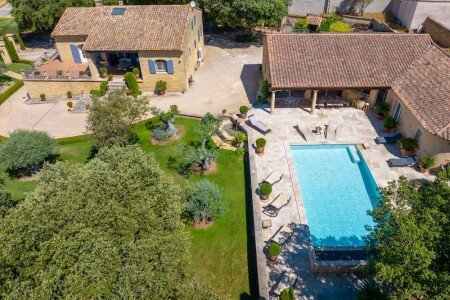 Maison tout confort, 5 chambres, avec piscine
