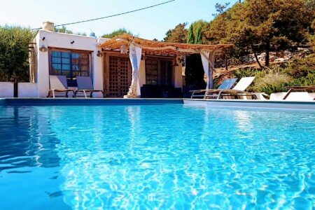 House 3 bedrooms, with pool