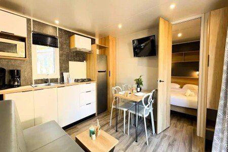 Mobil home tout confort, 3 chambres, avec piscine