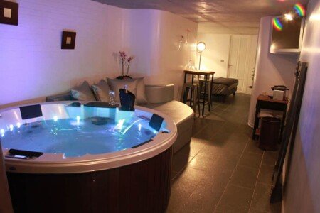 @todoptBed and breakfast @todopt1 bedroom, @todoptwith jacuzzi