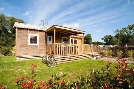 Mobil home design, 4 chambres, avec piscine