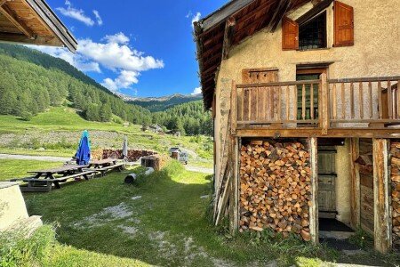 Chalet tout confort, 2 chambres, avec piscine