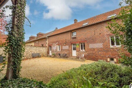 Maison traditionnelle traditionnelle, 4 chambres, avec jardin