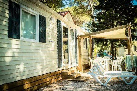 Mobil home authentique, 3 chambres, avec piscine