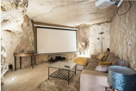 Maison troglodyte 2 chambres, avec jardin