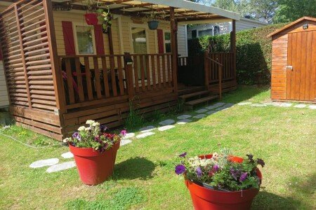 Mobil home chic, 3 chambres, avec piscine