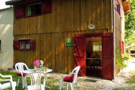 Maison en bois 2 chambres, avec jardin