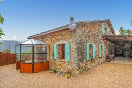 Maison en pierre chic, 1 chambre, avec piscine