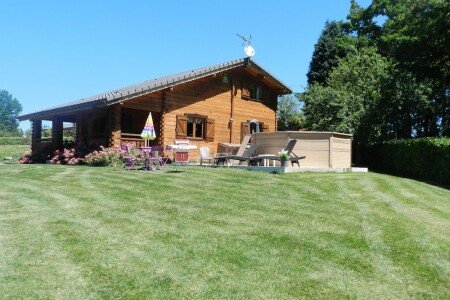 Chalet en bois de charme, 3 chambres, avec jacuzzi
