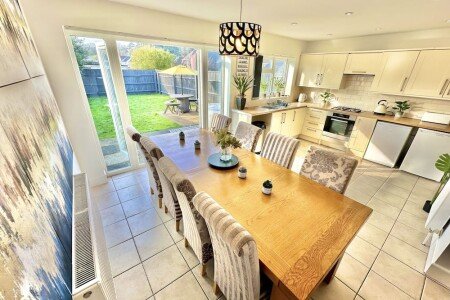 House 4 bedrooms, with jacuzzi