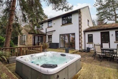 House 4 bedrooms, with jacuzzi