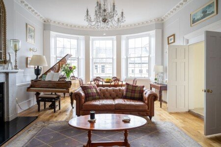 House 6 bedrooms, with fireplace