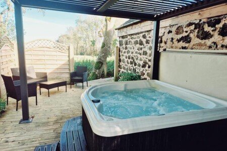 House 1 bedroom, with jacuzzi
