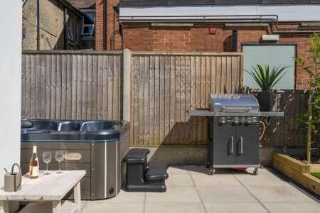 House 4 bedrooms, with jacuzzi