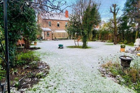 House 5 bedrooms, with pool