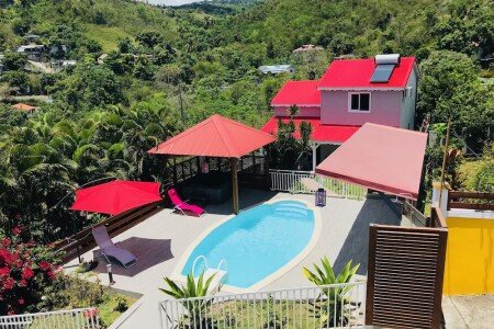 Maison en bois tout confort, 2 chambres, avec jacuzzi