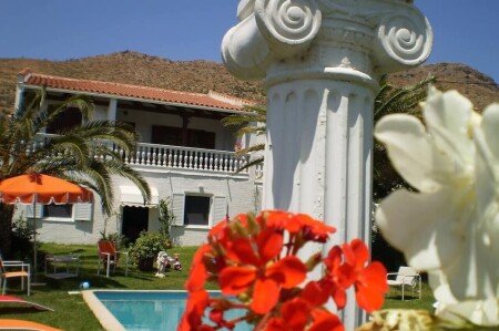 House 2 bedrooms, with pool