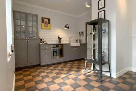 @todoptHouse 2 bedrooms, @todoptwith jacuzzi