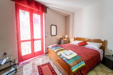 Casa 2 camere, con giardino