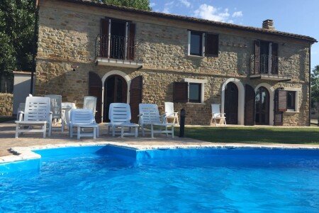 Bed and breakfast 4 camere, con piscina