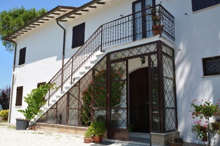 Bed and breakfast 5 camere, con piscina