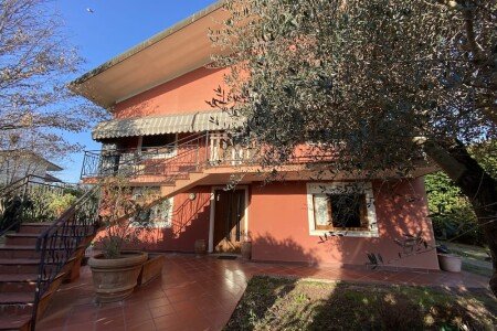 Casa 2 camere, con giardino