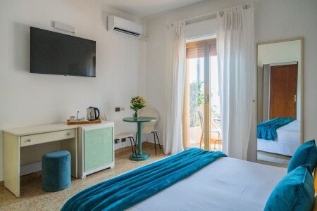 Bed and breakfast 1 bedroom, with pool